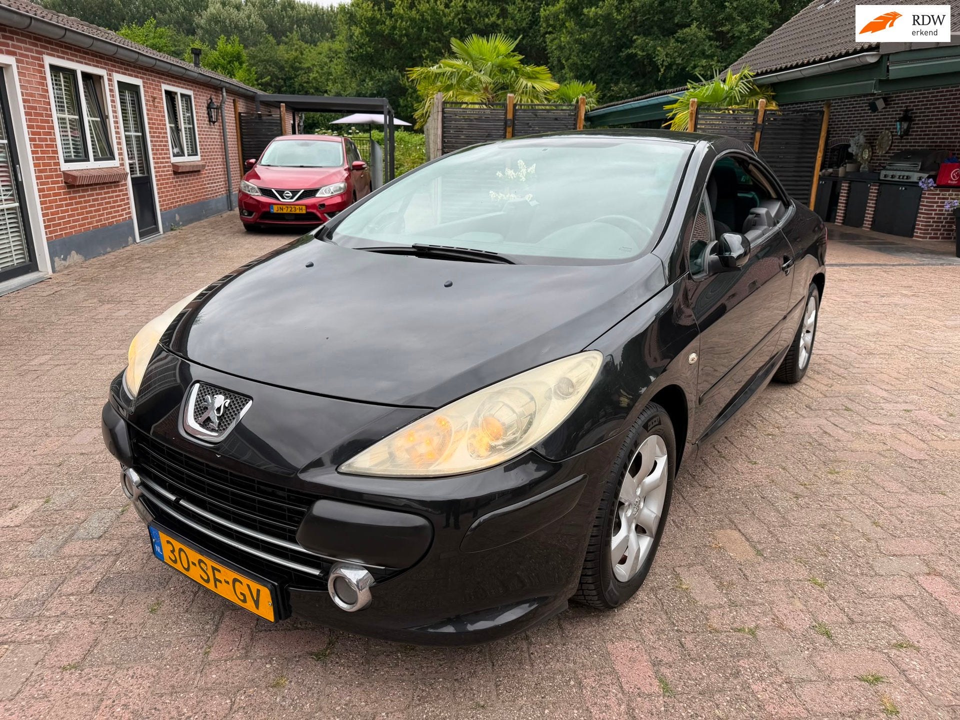 Peugeot 307 CC 1.6-16V Nieuwe APK 22-07-2027 (WERKEND DAK), Gebruikt, 4 cilinders, Cabriolet, 4 stoelen