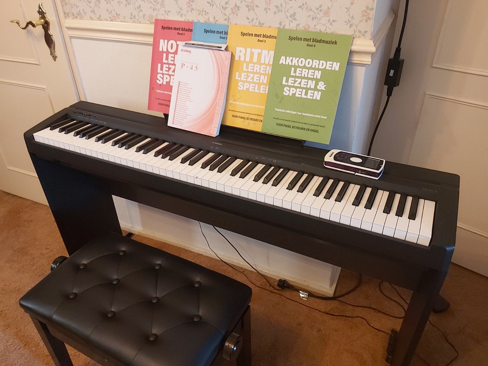 Complete Yamaha P-45 Digitale Piano Set – Inclusief Luxe Ban, Ophalen, Zo goed als nieuw, Zwart, Piano