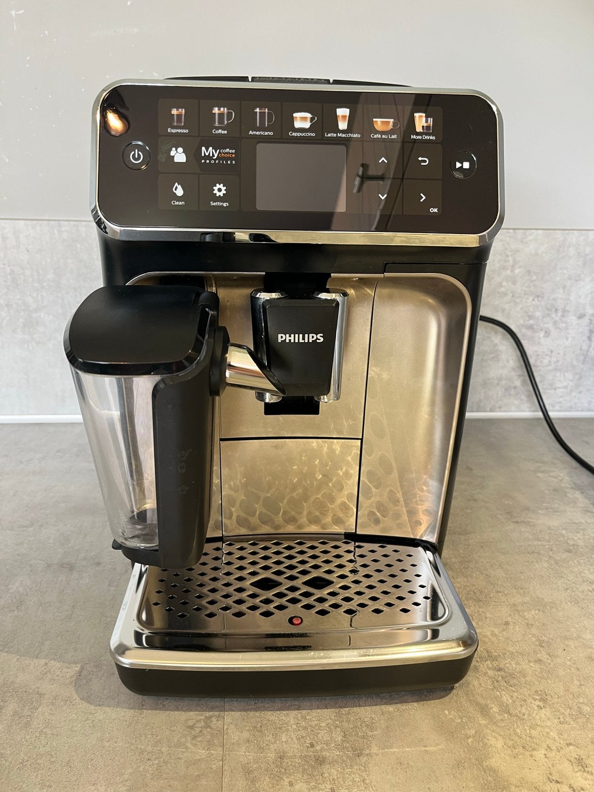 Philips 5400 EP5447/90 LatteGo Volautomatisch, Witgoed en Apparatuur, Koffiezetapparaten, Ophalen, Afneembaar waterreservoir, Espresso apparaat