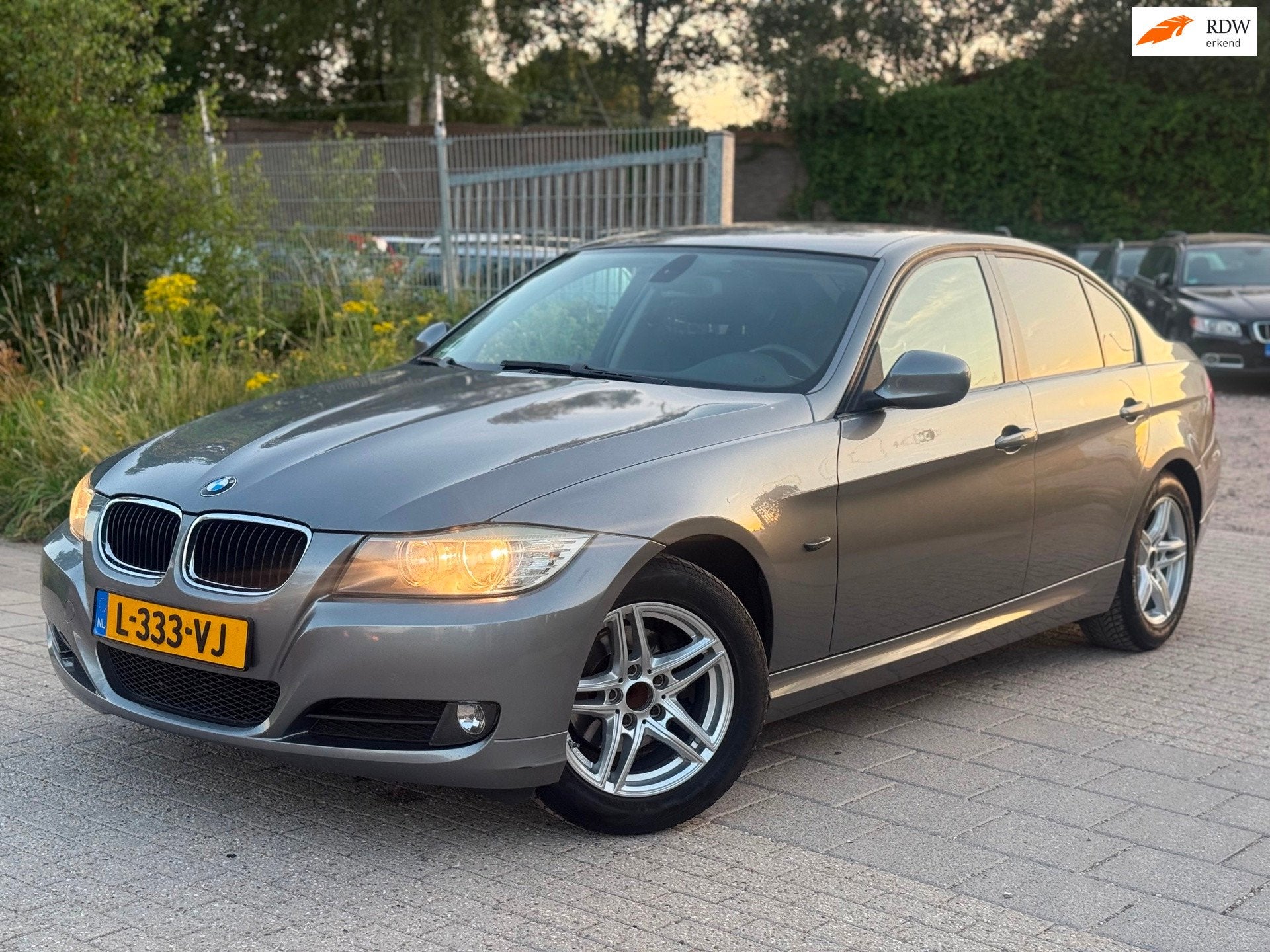 BMW 3-serie 320i Airco Cruise Half Leder Parkeer sensor, 4 cilinders, Leder en Stof, Bedrijf, Handgeschakeld