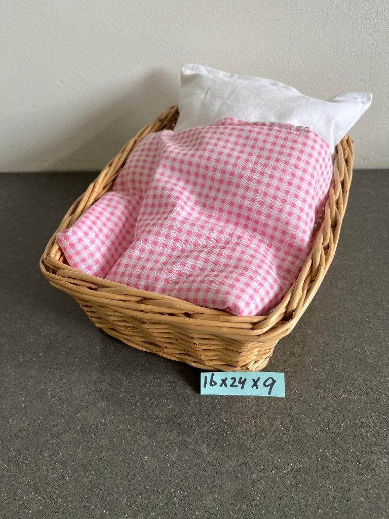 Lief poppenbedje in rieten mandje (16 x 24 x 9 cm), Ophalen of Verzenden, Nieuw, Babypop