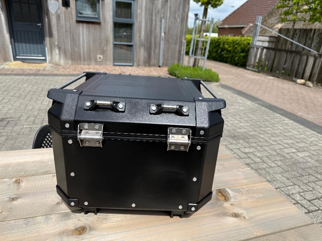 Givi topkoffer trekker outback 42 liter met slot NIEUW, Ophalen, Nieuw
