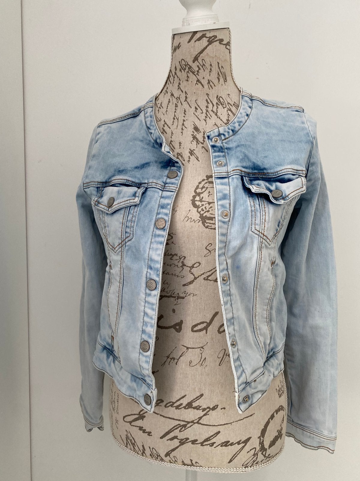 Reserved spijkerjasje jeansjasje maat 38, Ophalen of Verzenden, Zo goed als nieuw, Maat 38/40 (M), Blauw
