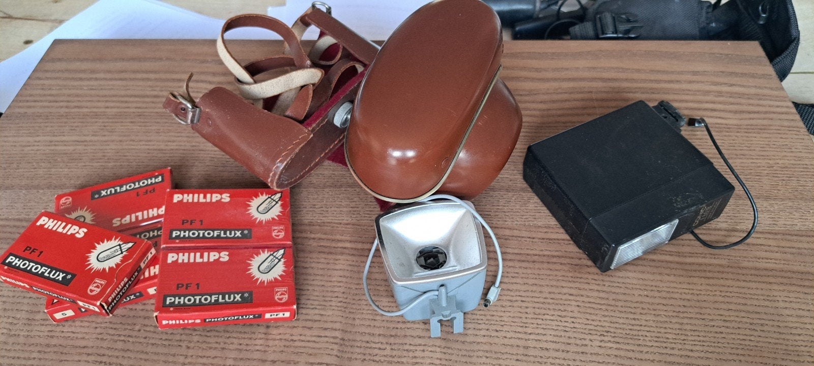 Vintage flitsers en Philips Photoflux flitslampjes, Audio, Tv en Foto, Fotografie | Flitsers, Ophalen of Verzenden, Gebruikt, Overige merken