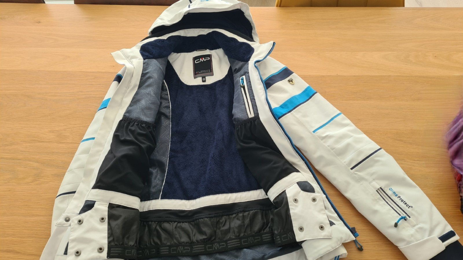 Wintersportjack van CMP. Ski-jas dames, blauwe accenten, Kleding | Dames, Wintersportkleding, Ophalen of Verzenden, Zo goed als nieuw