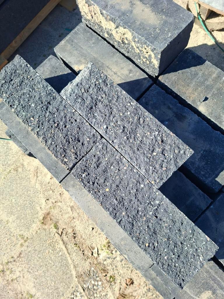 49 stuks border blokken splitrock nero 11x13x32, Ophalen, Nieuw, Minder dan 100 cm, Minder dan 25 cm