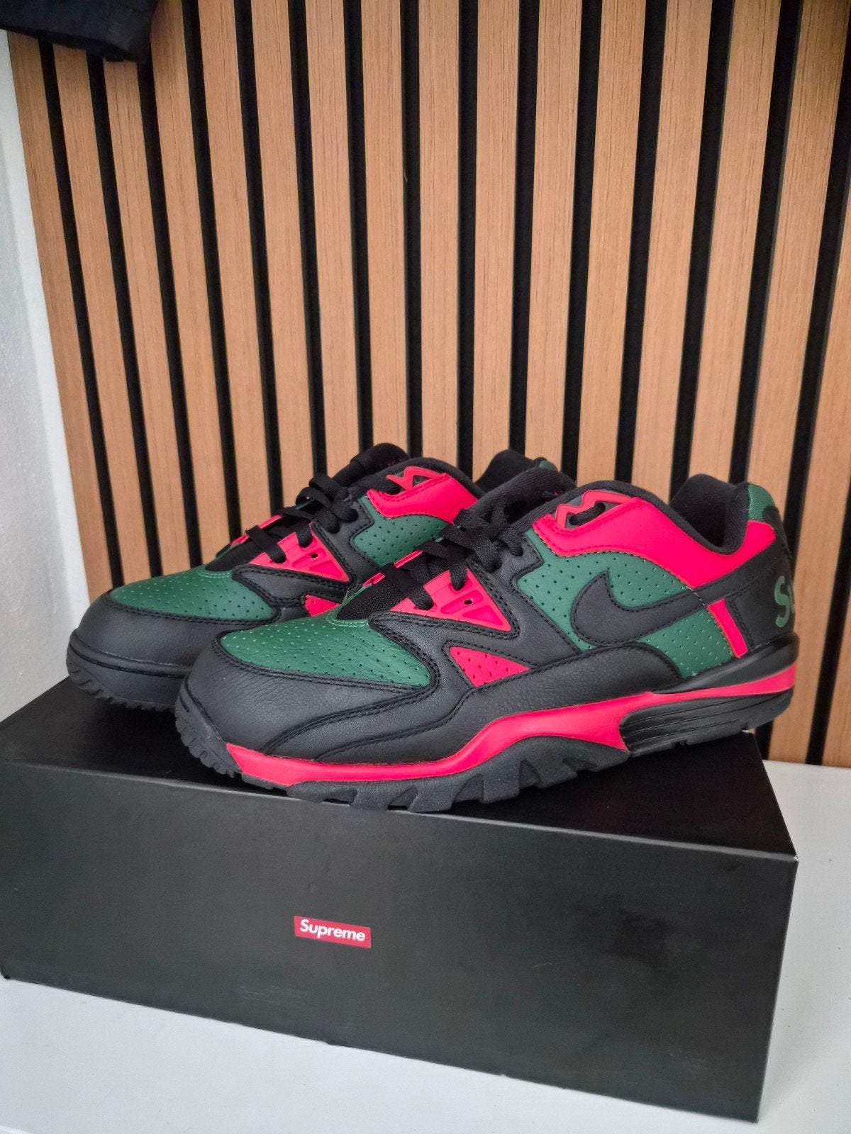 Air cross trainer 3 low supreme x nike, Kleding | Heren, Schoenen, Ophalen, Nieuw