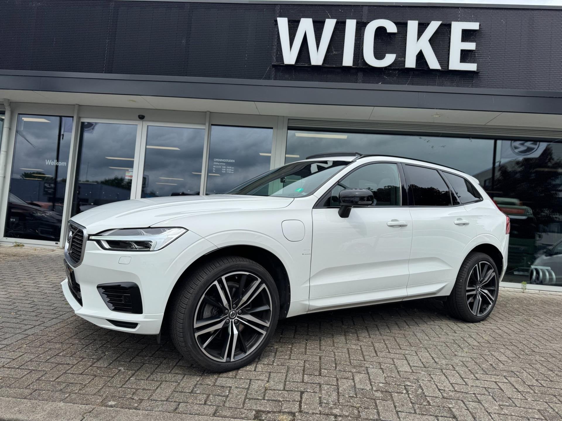 Volvo XC60 2.0 T8 Twin Engine AWD Inscription Pano Plug in C, Automaat, Dealer onderhouden, Gebruikt, 4 cilinders
