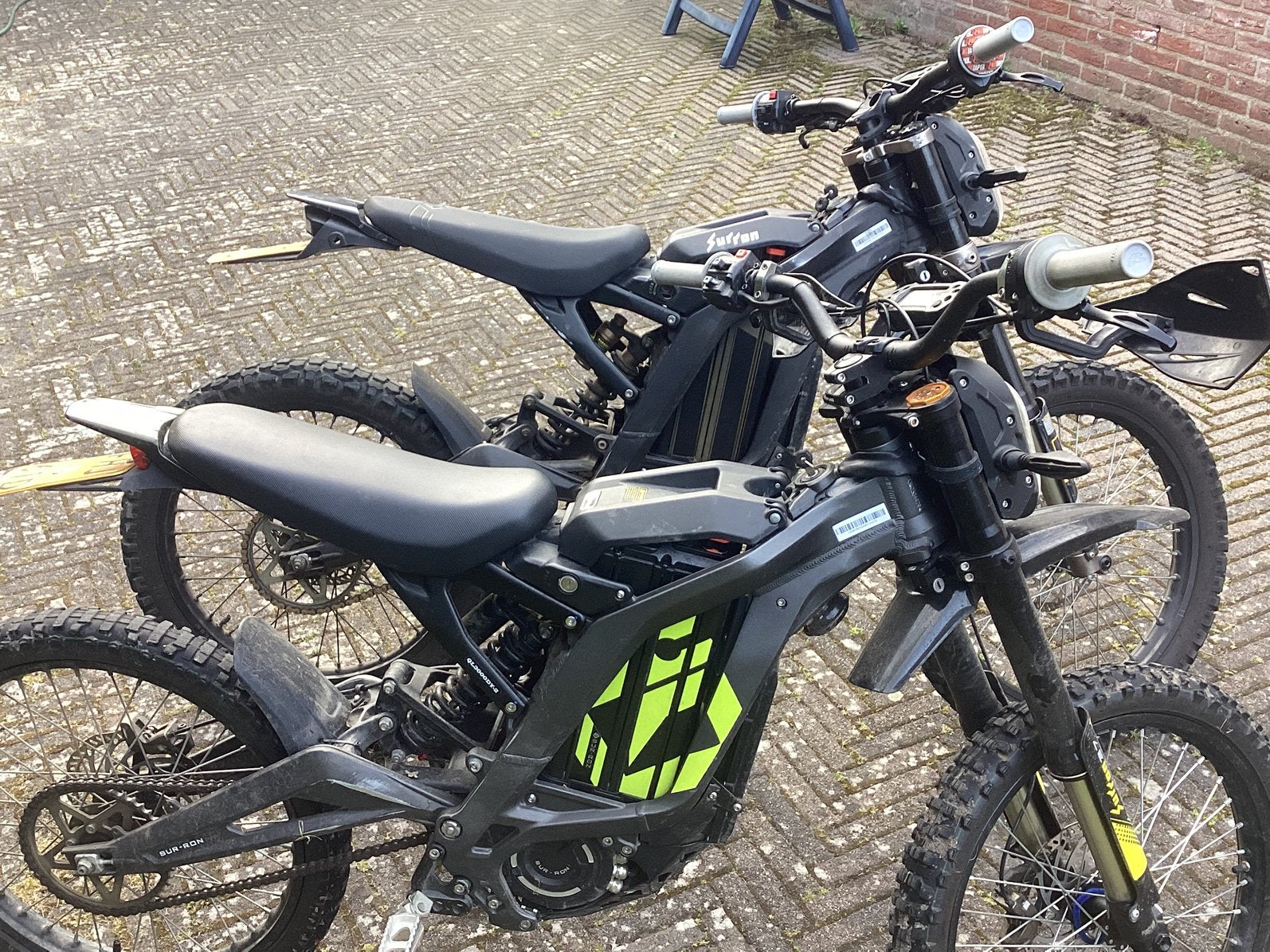 Surron light bee brommer kenteken 2667 km, Ophalen, Maximaal 45 km/u, Zo goed als nieuw