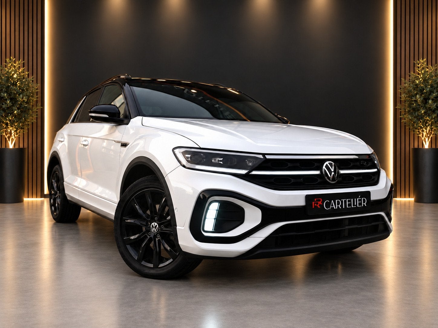 Volkswagen T-Roc 1.5 TSI R-Line 150 PK Black Line Facelift|, Dealer onderhouden, 4 cilinders, Alcantara, Wit