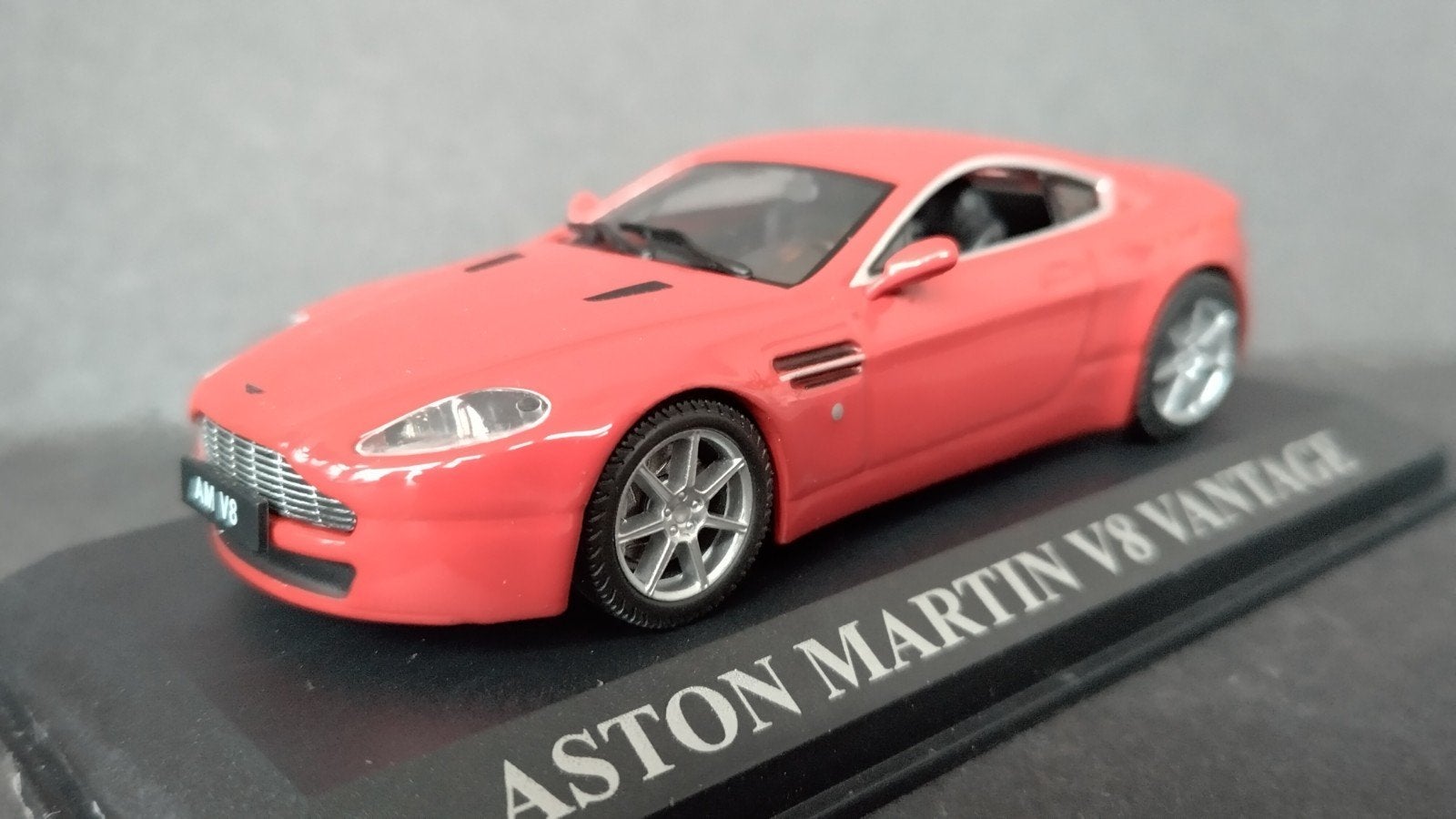 Aston Martin V8 Vantage 1:43 Altaya ixo Pol, Overige merken, Auto, Verzenden, .