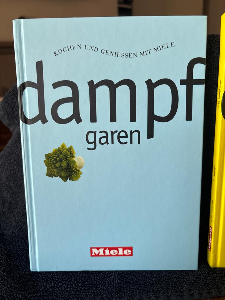 Miele Kookboeken: Kochen und Geniessen mit Miele, Ophalen of Verzenden, Zo goed als nieuw