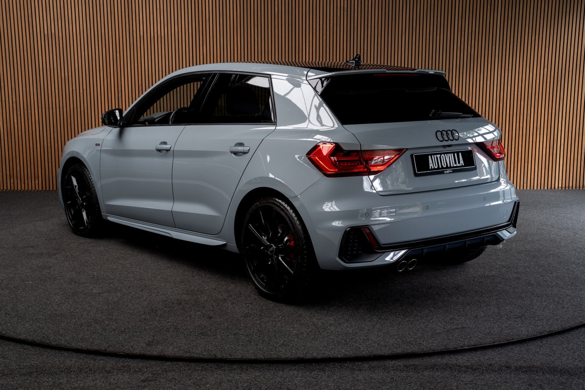 Audi A1 Sportback 40 TFSI S- Line Leder Camera Navi Virtual, Dealer onderhouden, 4 cilinders, 1984 cc, Leder en Stof