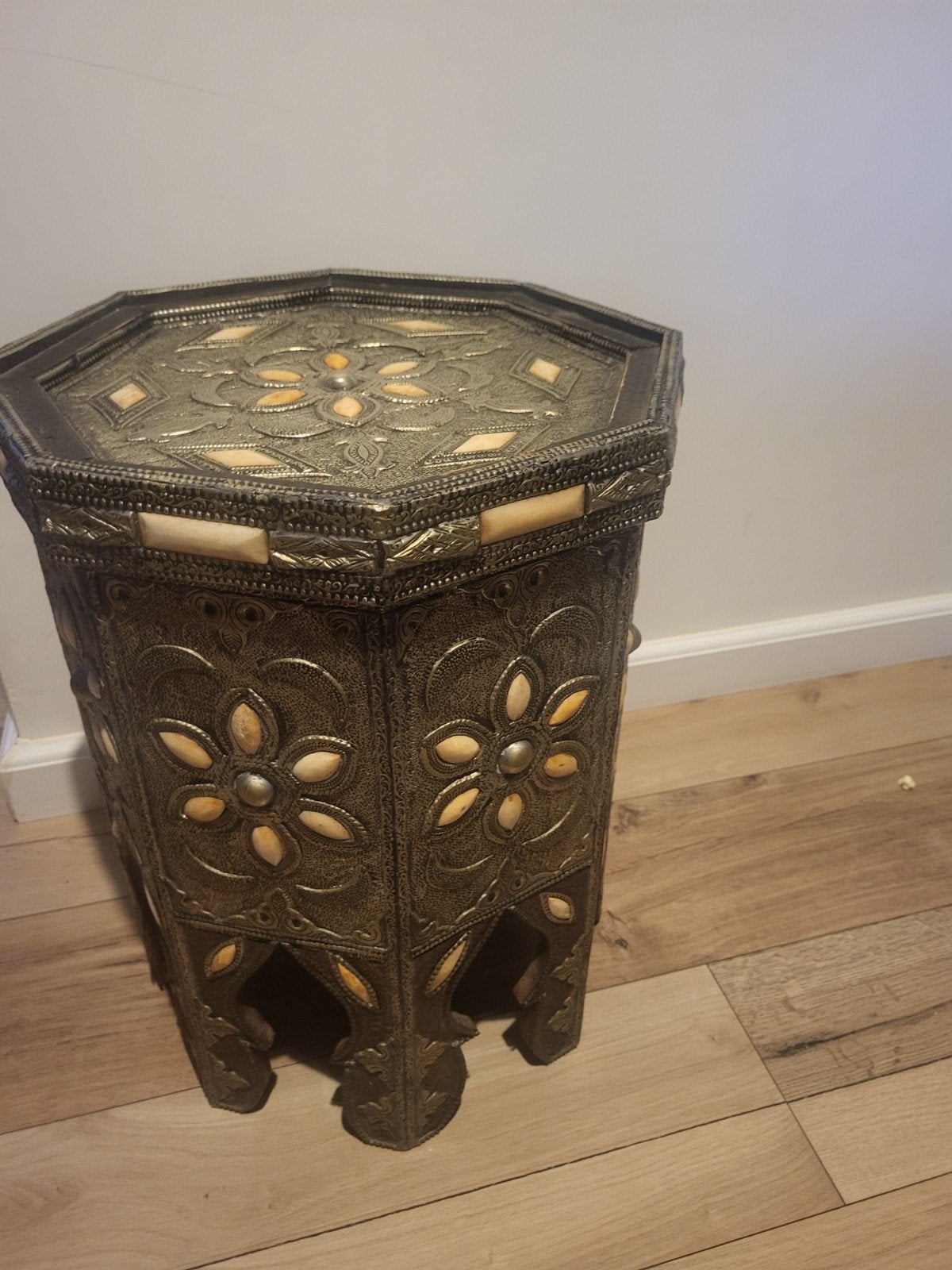 Antieke Marokkaanse bijzettafel, Ophalen
