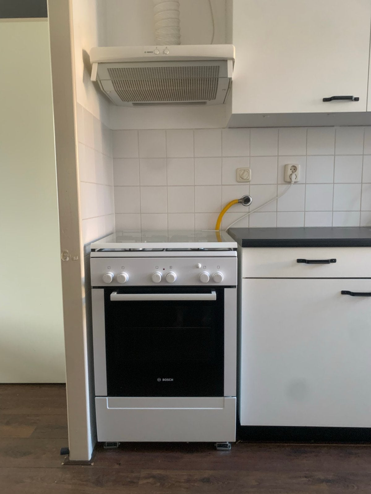 Bosch Gasfornuis met Oven incl. Motorloze afzuigkap, Ophalen, Grill, 4 kookzones, Zo goed als nieuw