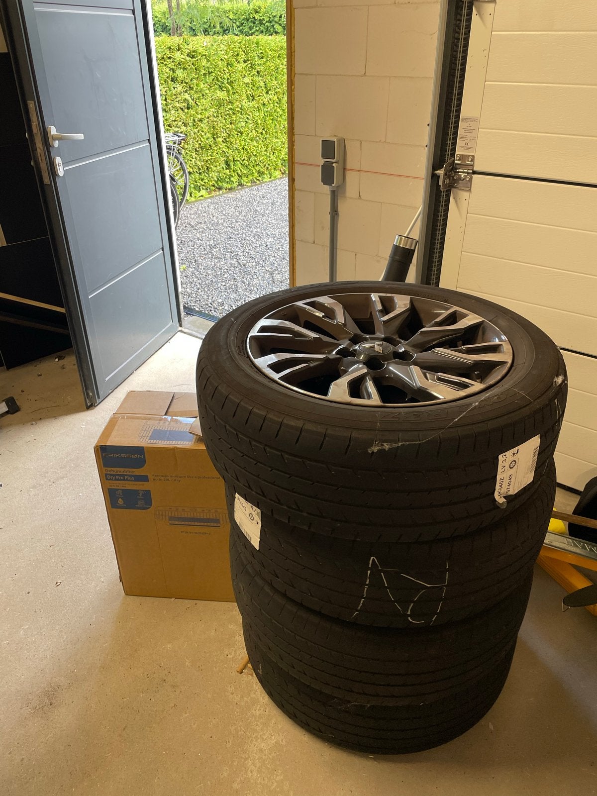 Set van 4 Mitsubishi 18 inch velgen met Toyo winterbanden, Auto-onderdelen, Ophalen, 18 inch, Gebruikt, Banden en Velgen