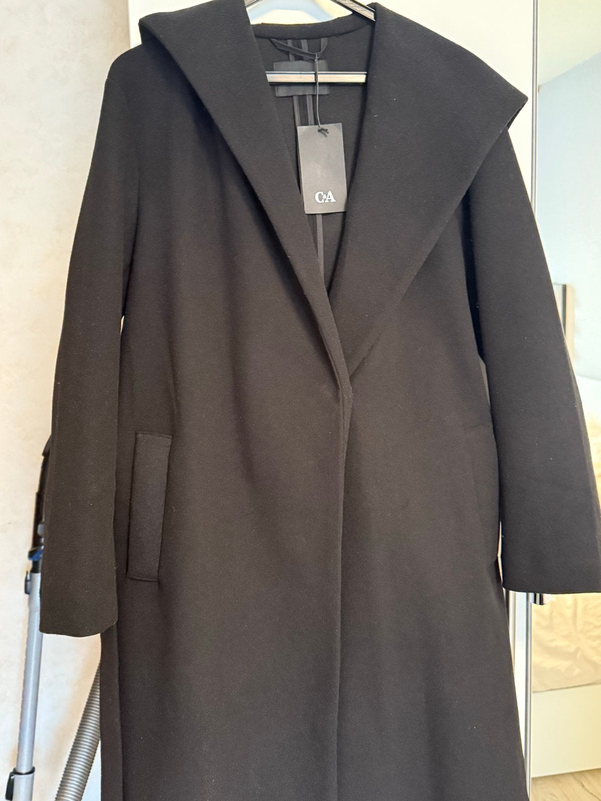 Nieuwe C&A Zwarte Lange Jas met Capuchon - Maat S, Ophalen of Verzenden, Nieuw, Maat 36 (S), Zwart
