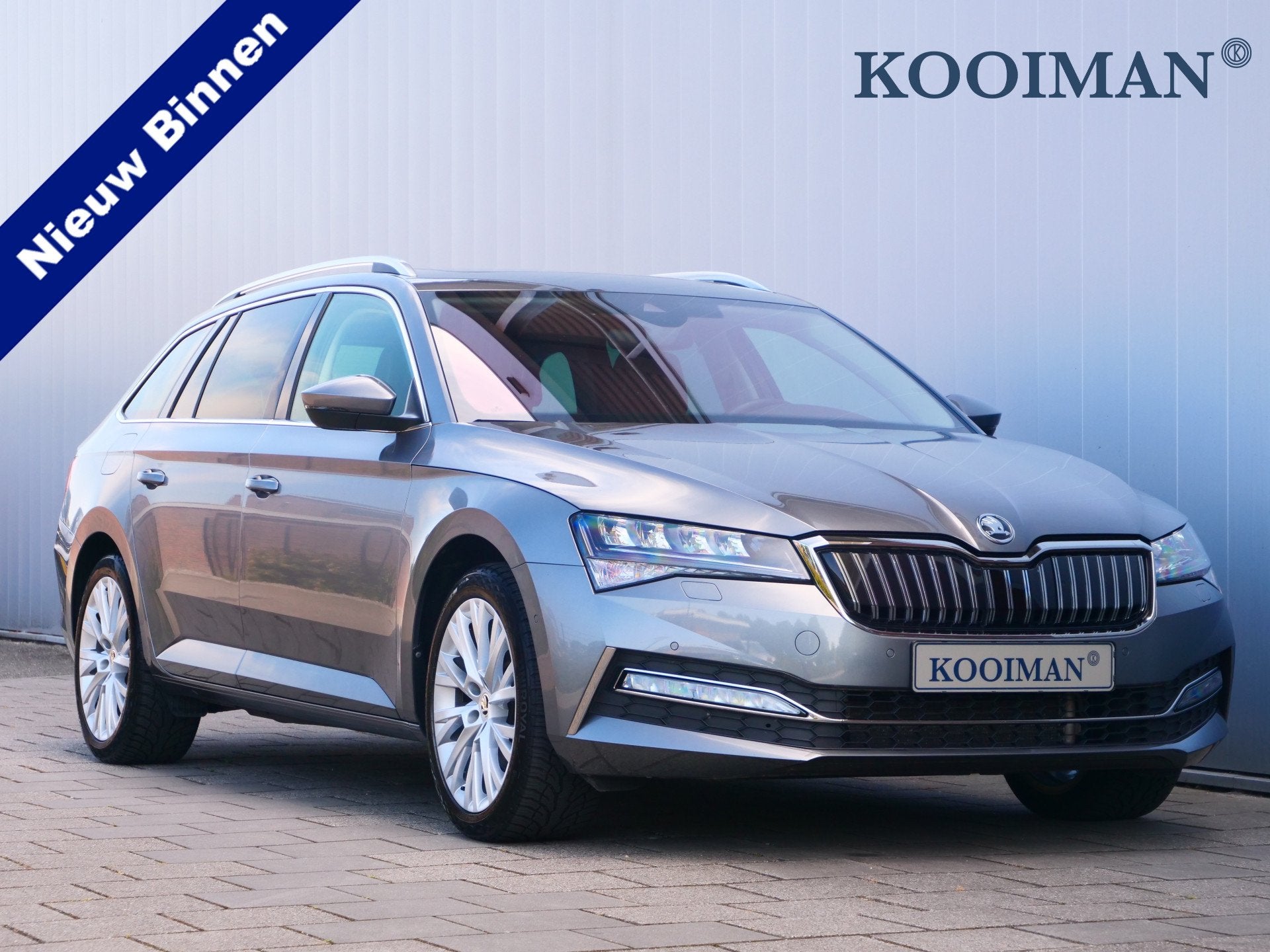Skoda Superb Combi 1.4 TSI iV Syle 218 Pk Automaat Navi / DA, Auto's, Skoda, Zwart, 4 cilinders, Hybride Elektrisch/Benzine, Te koop