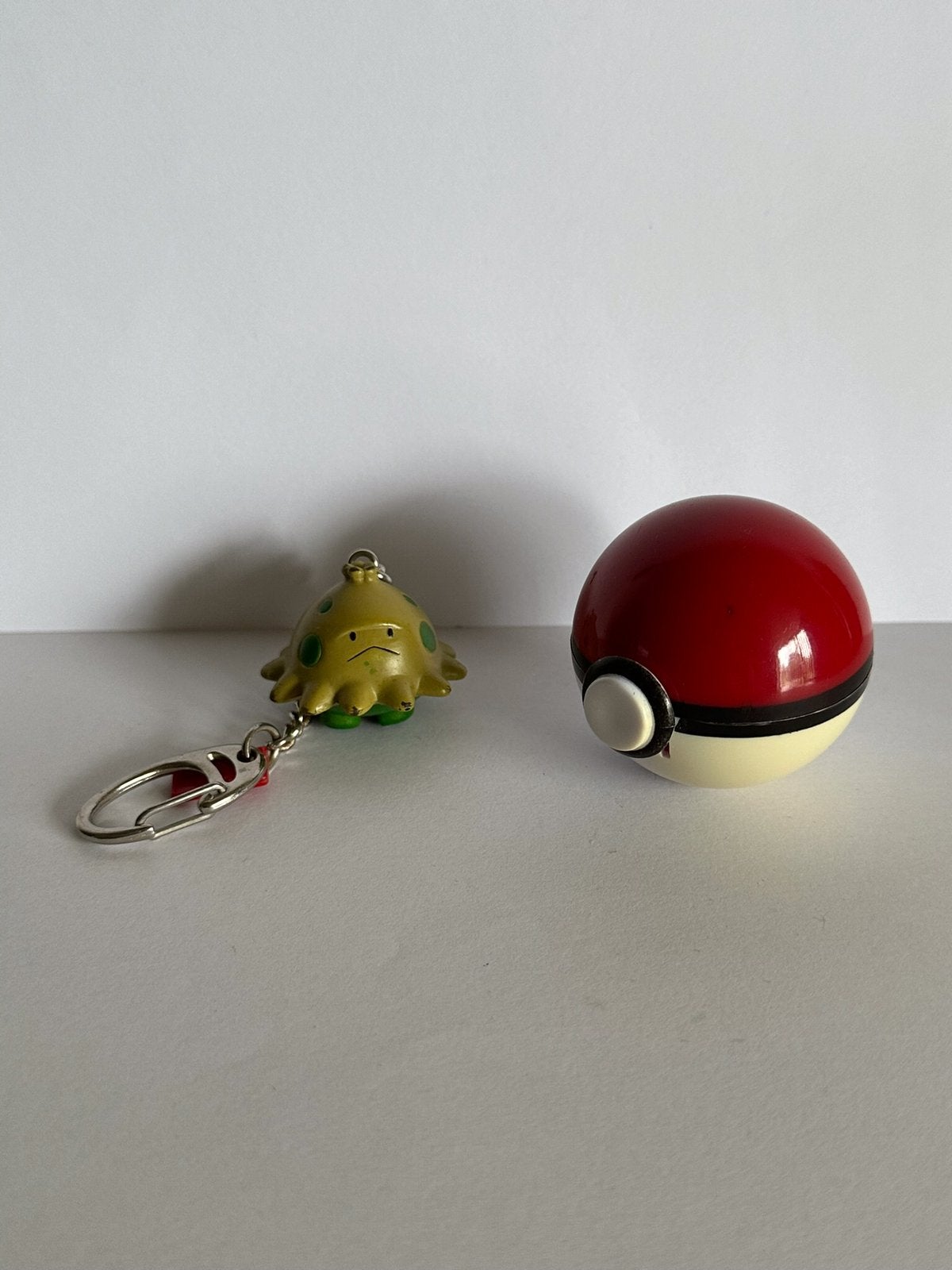 Pokémon figuurtje/sleutelhanger Shroomish met Pokeball, Ophalen of Verzenden, Zo goed als nieuw