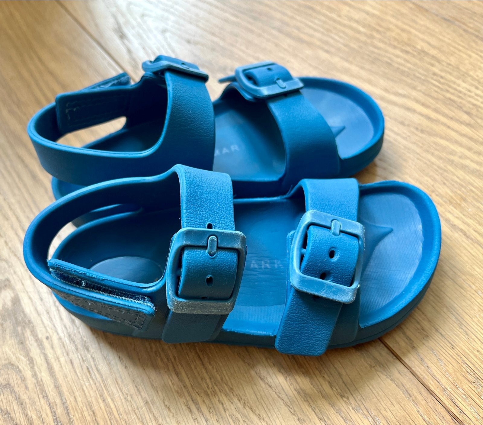 Blauwe rubber sandalen / watersandalen - maat 27, Jongen of Meisje, Schoenen, Ophalen of Verzenden, Zo goed als nieuw