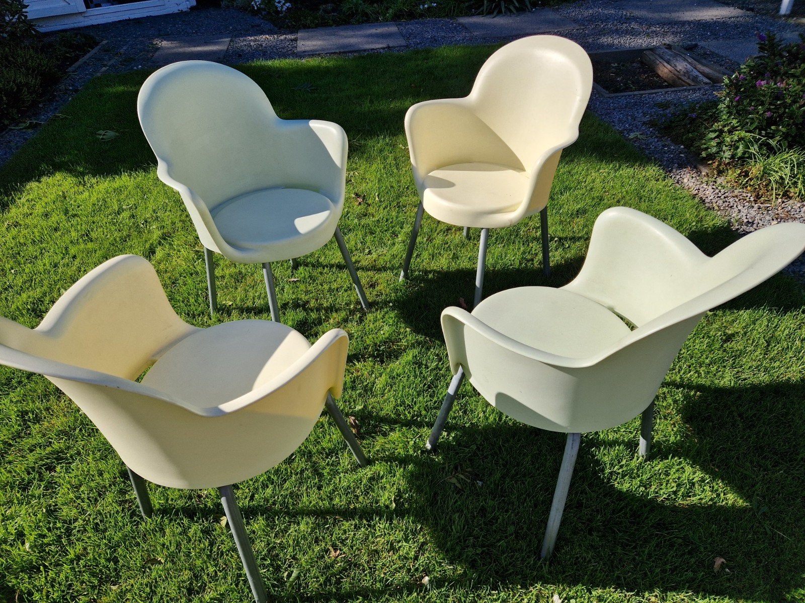 4 kuipstoelen (2 geel, 2 groen) en 4 Hartman tuinstoelen, Tuin en Terras, Ophalen, Gebruikt, Kunststof