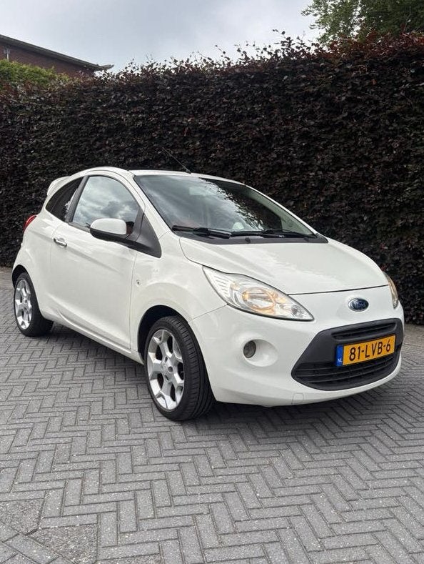 Ford Ka Titanium X|Panoramadak|Nieuwe distributieriem en APK, Voorwielaandrijving, Stof, 4 cilinders, 4 stoelen