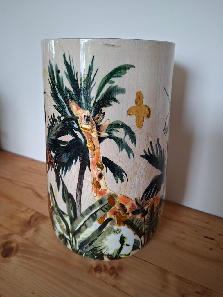 Vaas met jungle print, Huis en Inrichting, Woonaccessoires | Vazen, Ophalen of Verzenden, Nieuw, Overige kleuren, Minder dan 50 cm