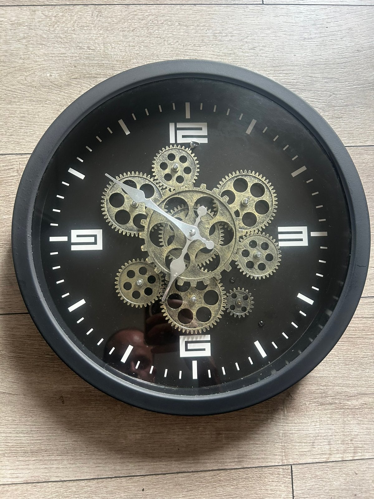Wandklok met tandwielen., Huis en Inrichting, Woonaccessoires | Klokken, Ophalen, Wandklok, Analoog, Werkt op batterijen