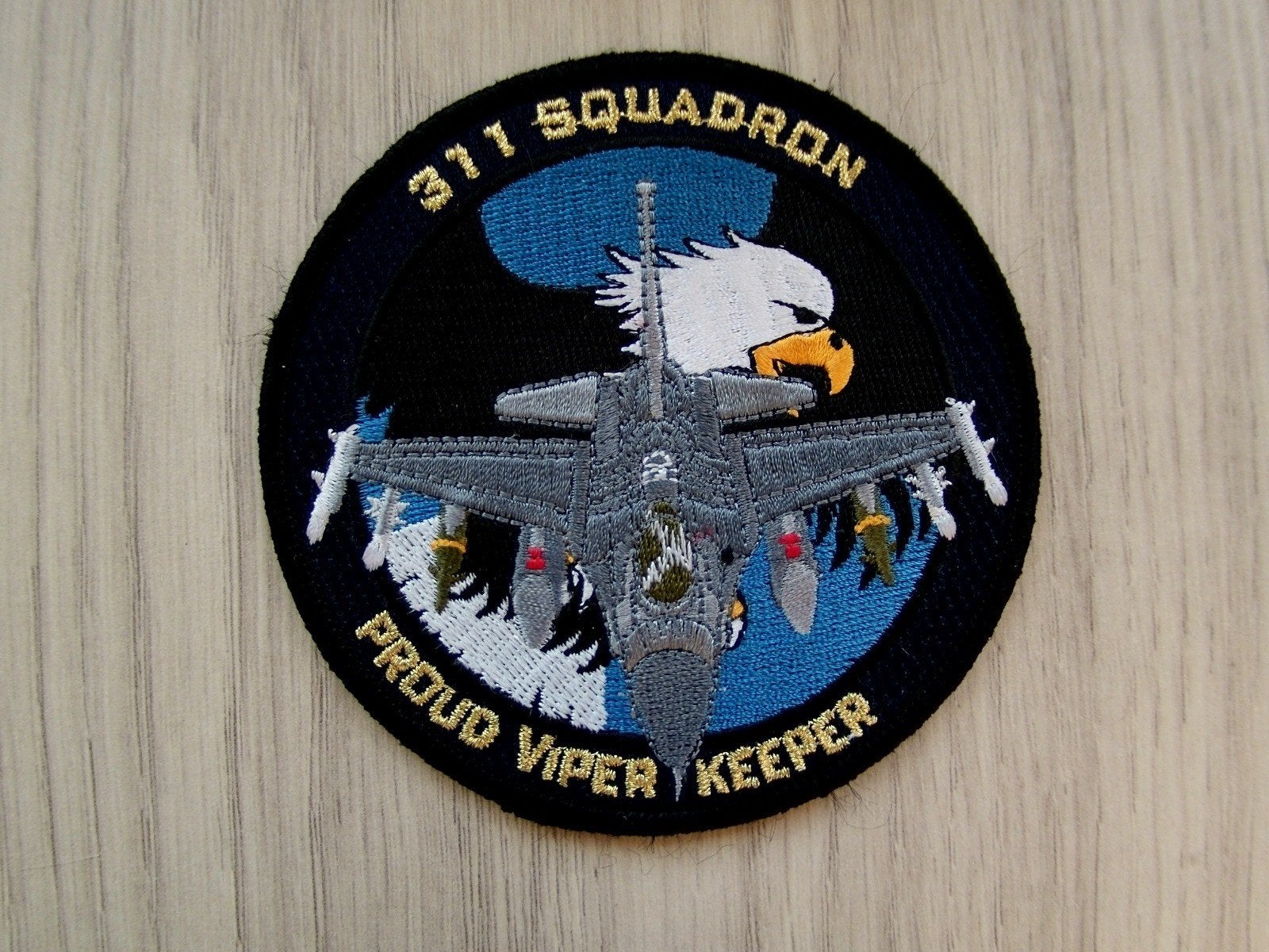 Patch RNLAF 311 Squadron Proud Viper Keeper, Verzenden, Luchtmacht, Nederland, Embleem of Badge