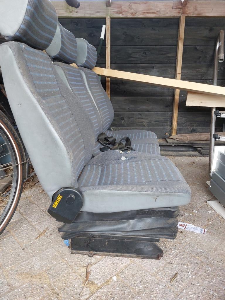 Daf 400 stoelen, Ophalen