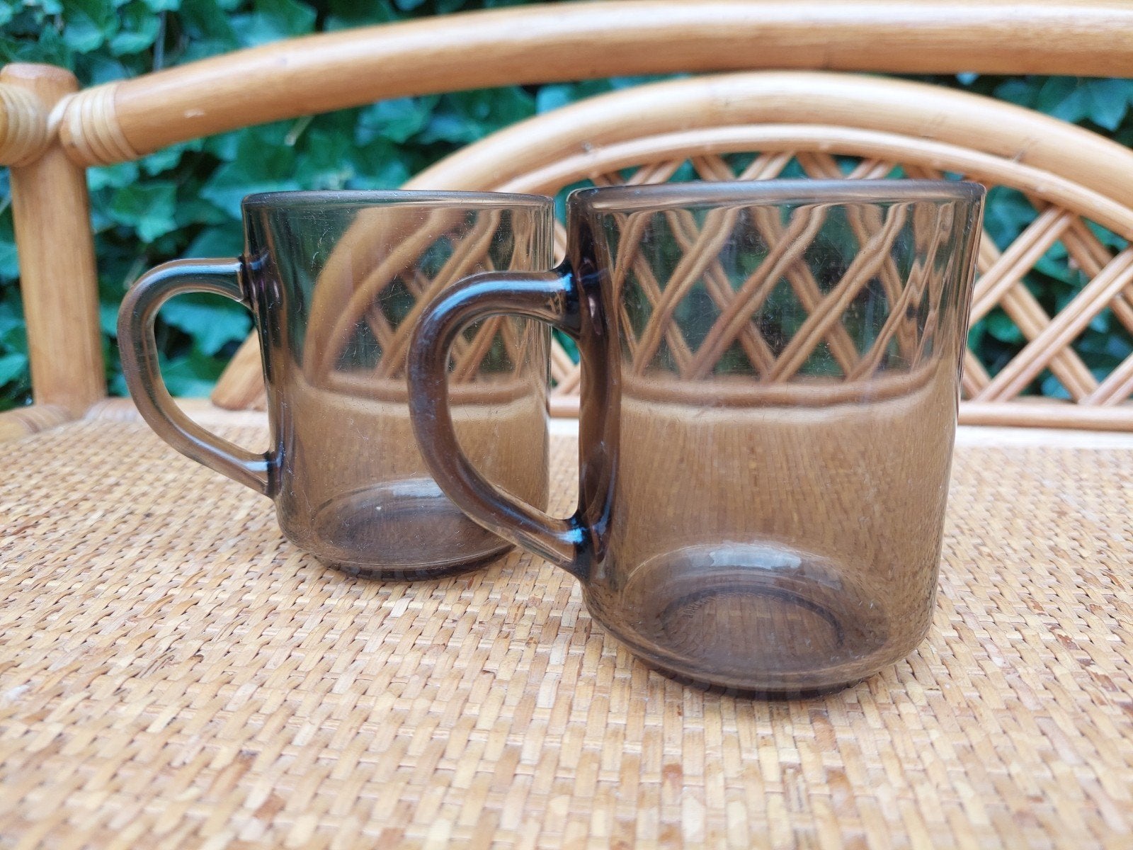 Set van 2 vintage Arcoroc mokken - rookglas, Overige merken, Vintage, Ophalen of Verzenden, Kop(pen) en/of Schotel(s)