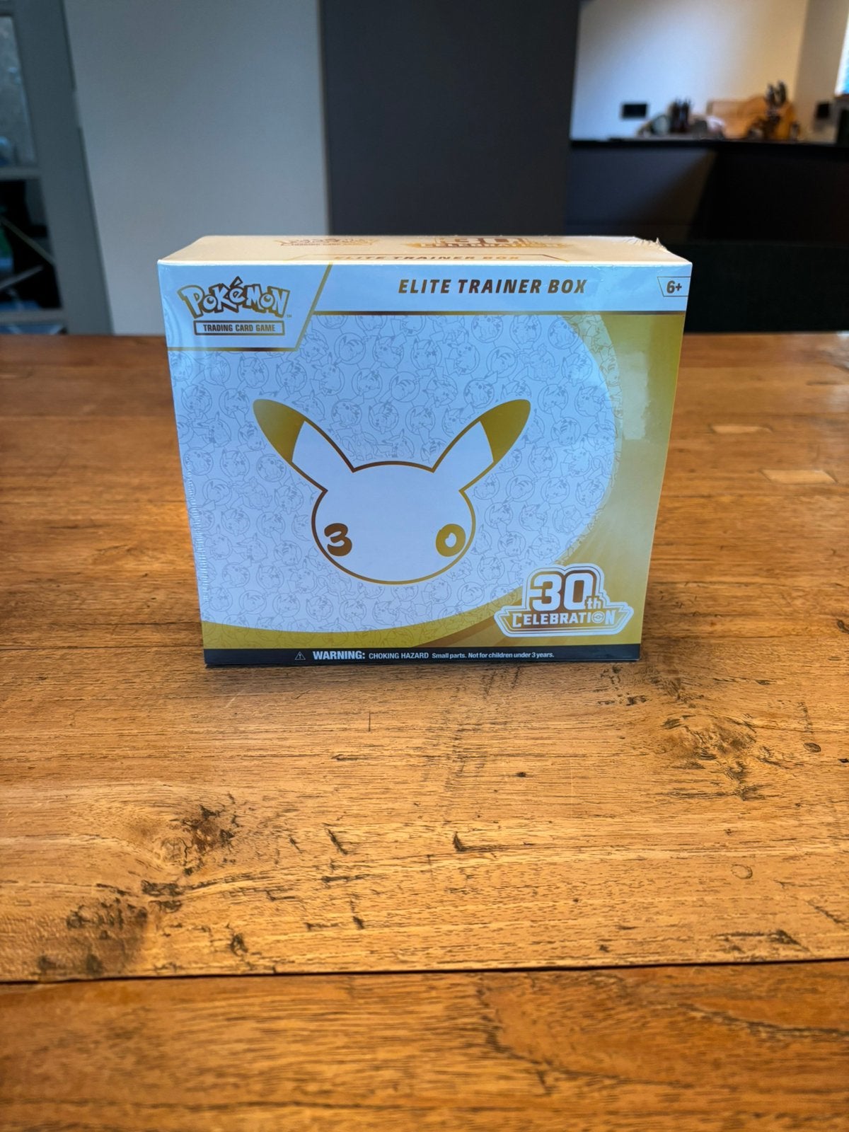 Sealed 30th anniversary etb (elite trainer box), Ophalen of Verzenden, Nieuw, Boosterbox