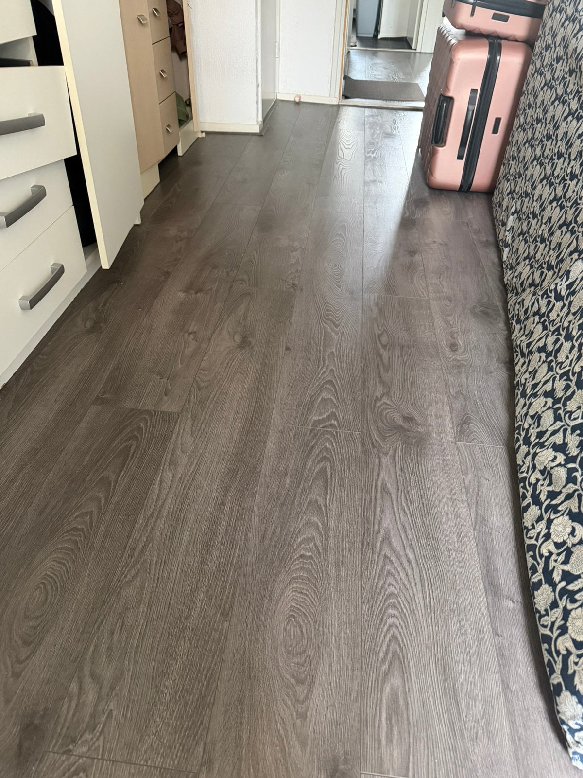 Mooi grijs laminaat met houtnerf  33 m2 incl 1 nieuw pak !, Ophalen, 50 tot 150 cm, Zo goed als nieuw, 10 m² of meer
