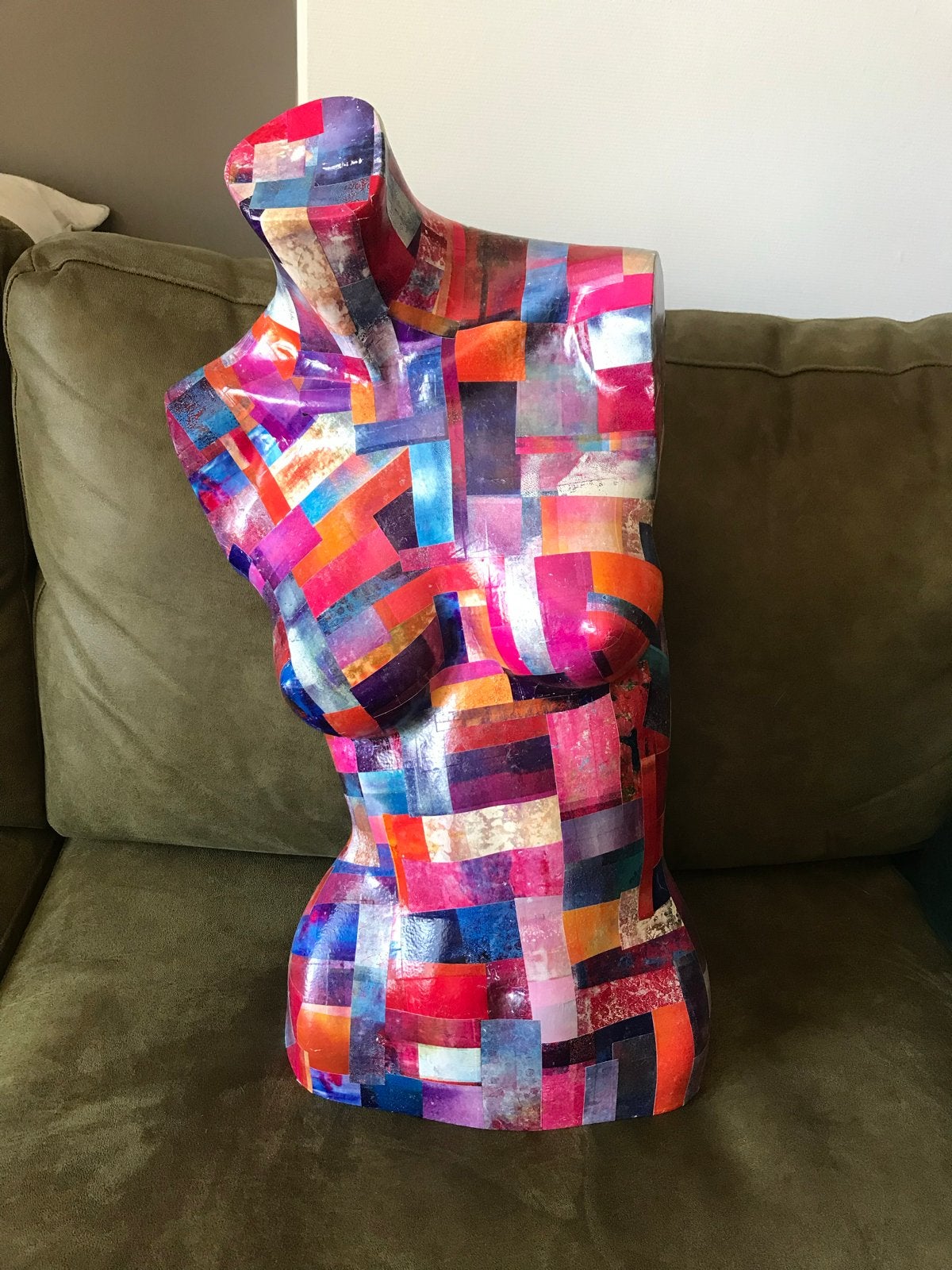 Kleurrijke Vrouwenbuste/ torso  Abstracte Kunst Sculptuur, Ophalen, Gips, Buste, Handgemaakt