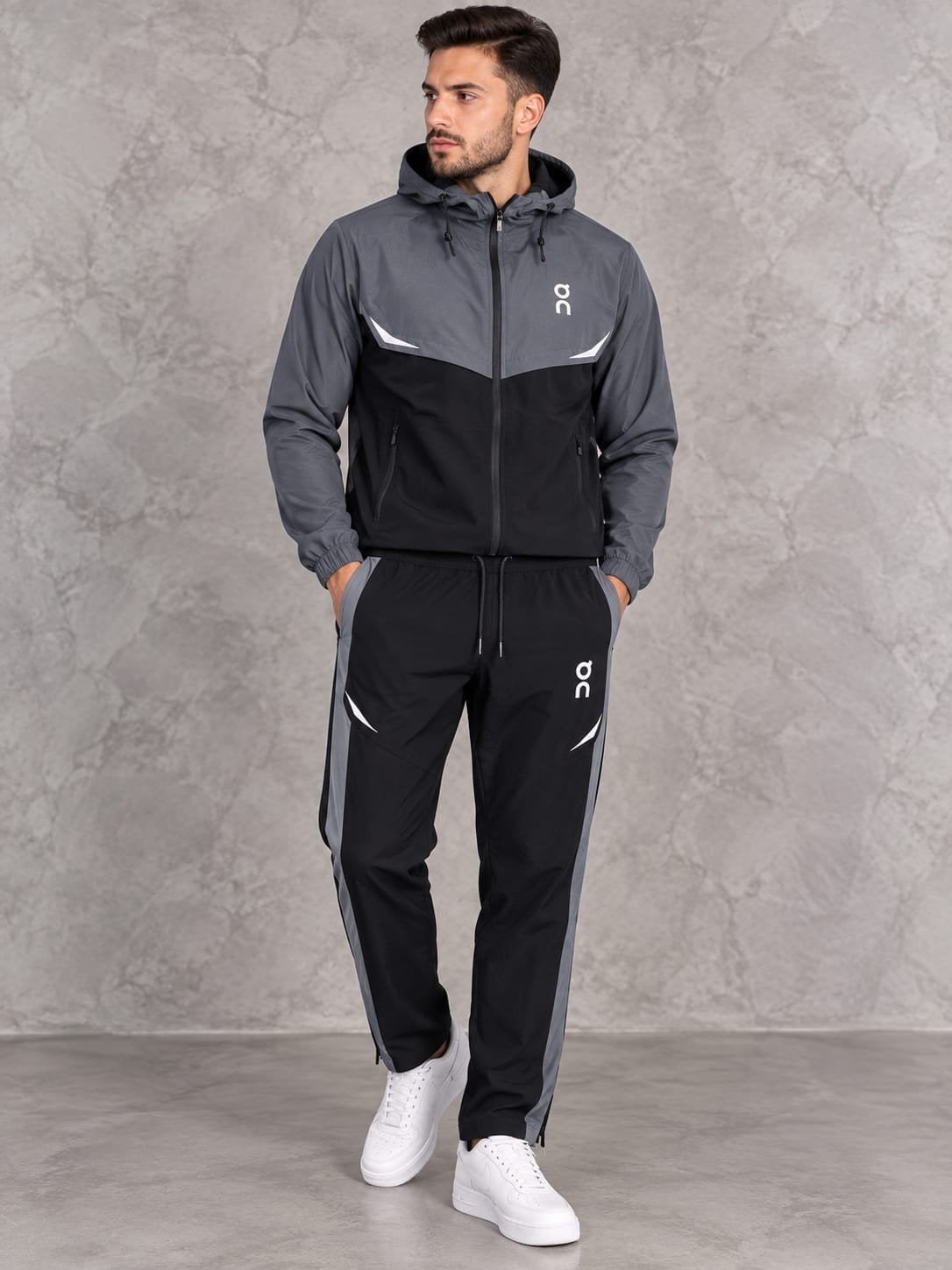 Foto 4 van Partij Under Armour Parajumpers Nike On Cloud Moncler