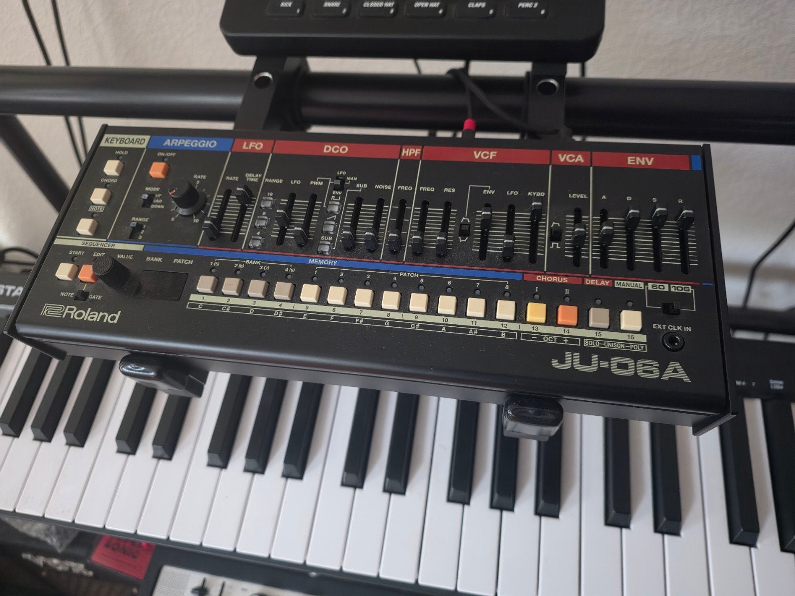 Roland JU-06A Synthesizer met DK-01 Boutique Dock, Muziek en Instrumenten, Roland, Zo goed als nieuw, Met midi-aansluiting, Overige aantallen