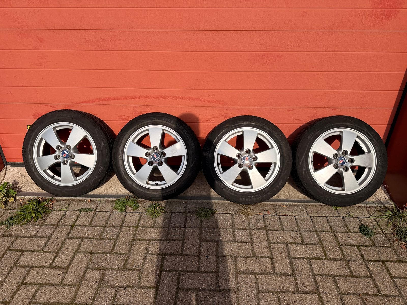 Saab 16 inch velgen met goede allseason banden, Ophalen, Gebruikt, 16 inch, Banden en Velgen