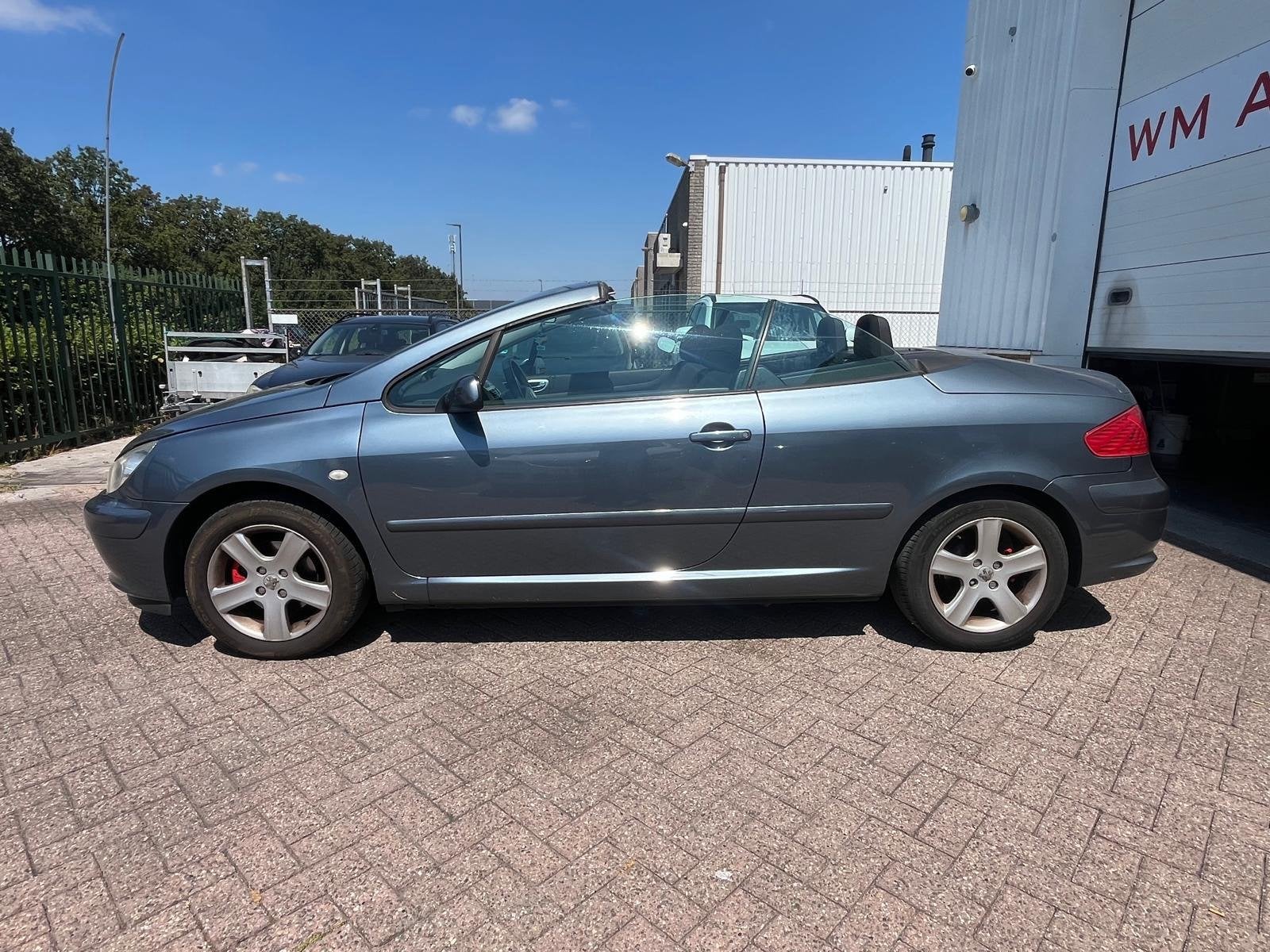 Peugeot 307 CC 2.0-16V AIRCO APK T/M 31-3-2027, Voorwielaandrijving, Dealer onderhouden, Gebruikt, Zwart
