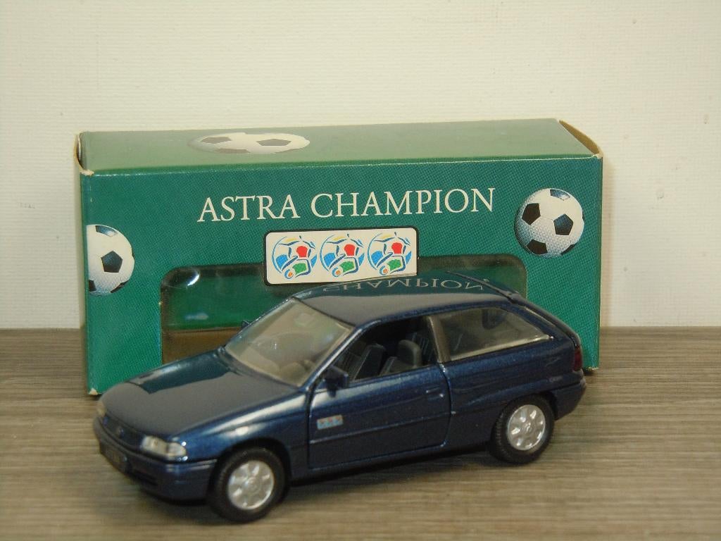 Opel Astra Champion Euro 96 Footbal - Gama 1001 - 1:43, Duitsland, Verzenden, Zo goed als nieuw, X