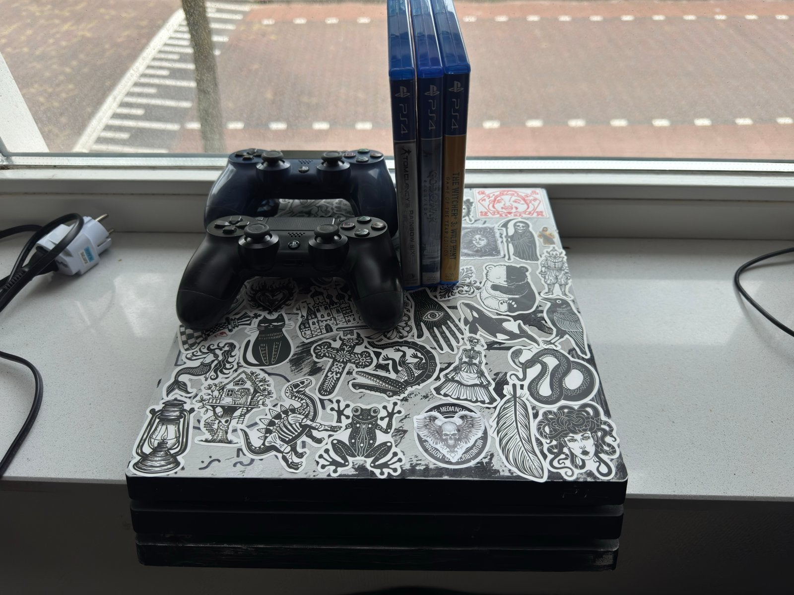 PlayStation 4 Pro 1TB, Spelcomputers en Games, Ophalen of Verzenden, Zo goed als nieuw, 1 TB, Met 2 controllers