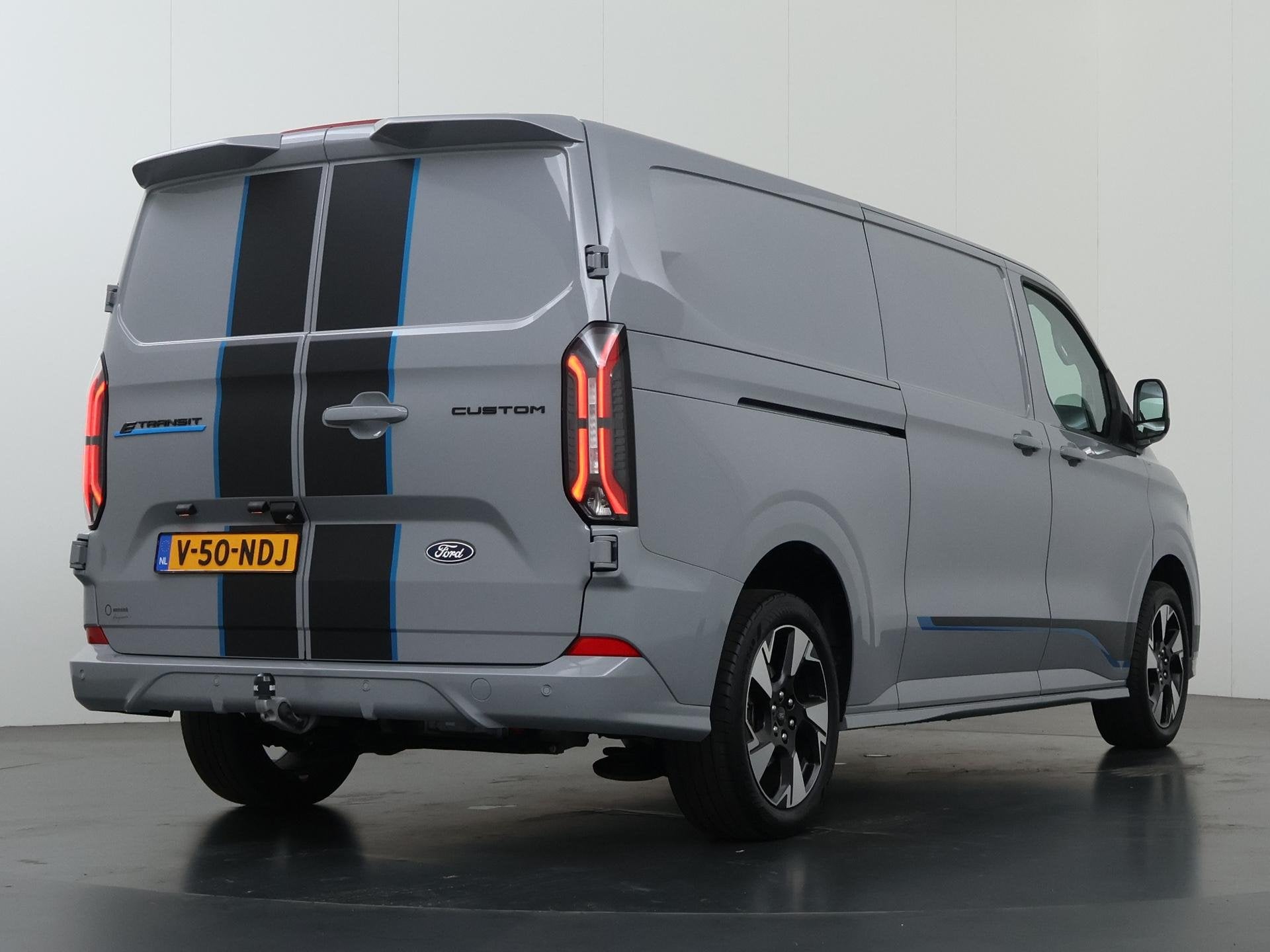 Ford E-Transit Custom 320 | L2 H1 | LIMITED SPORT | 2-ZITS |, Auto's, Automaat, Gebruikt, Verwarmde buitenspiegels, 470 min