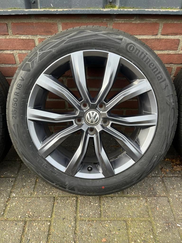 Originele 18” Volkswagen T-roc zomerset Continental, Auto-onderdelen, Banden en Velgen, Ophalen, 18 inch, Banden en Velgen, 3833BP