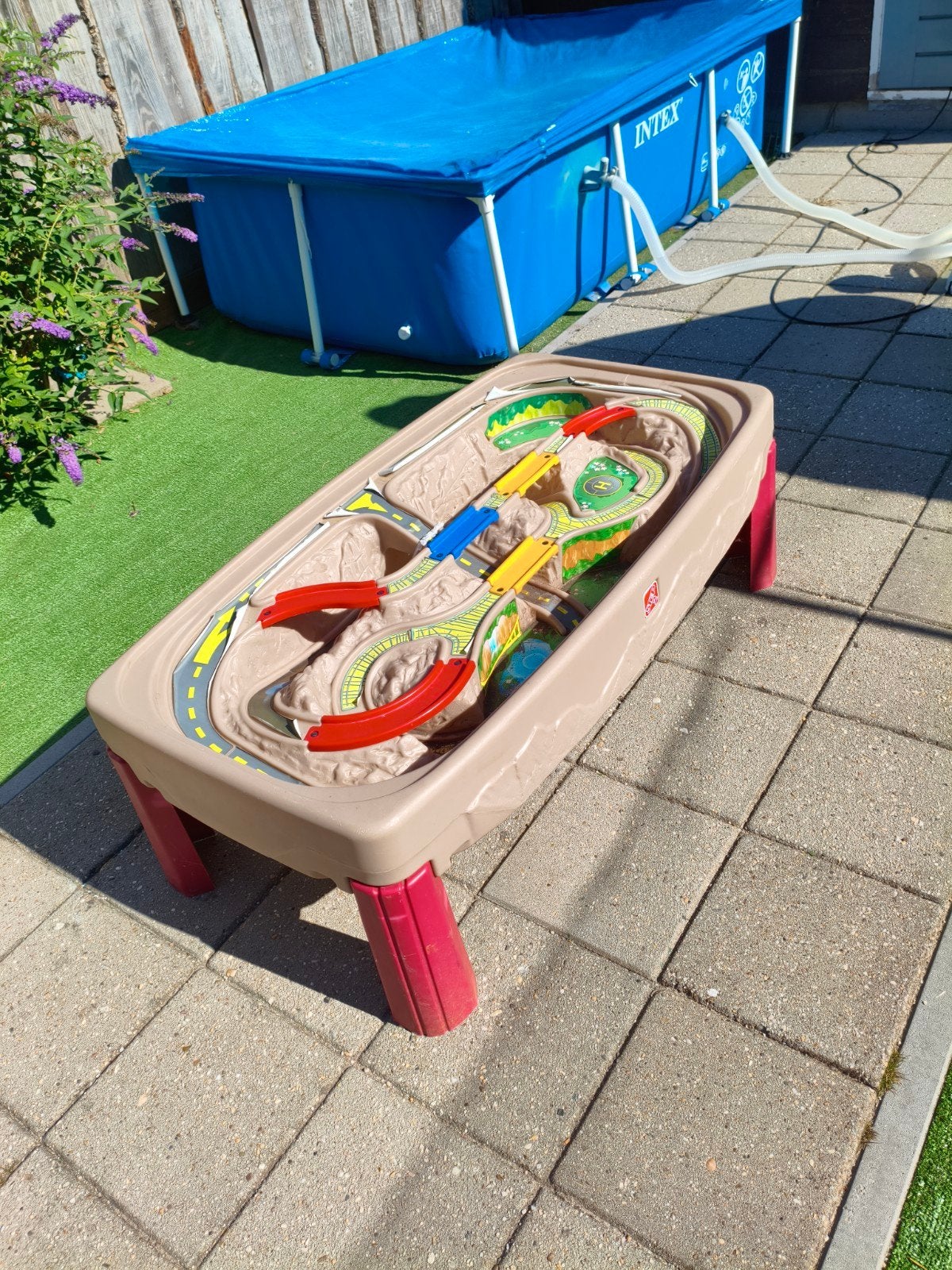 Zand- en watertafel met racebaan - gratis af te halen, Kinderen en Baby's, Ophalen of Verzenden, Gebruikt