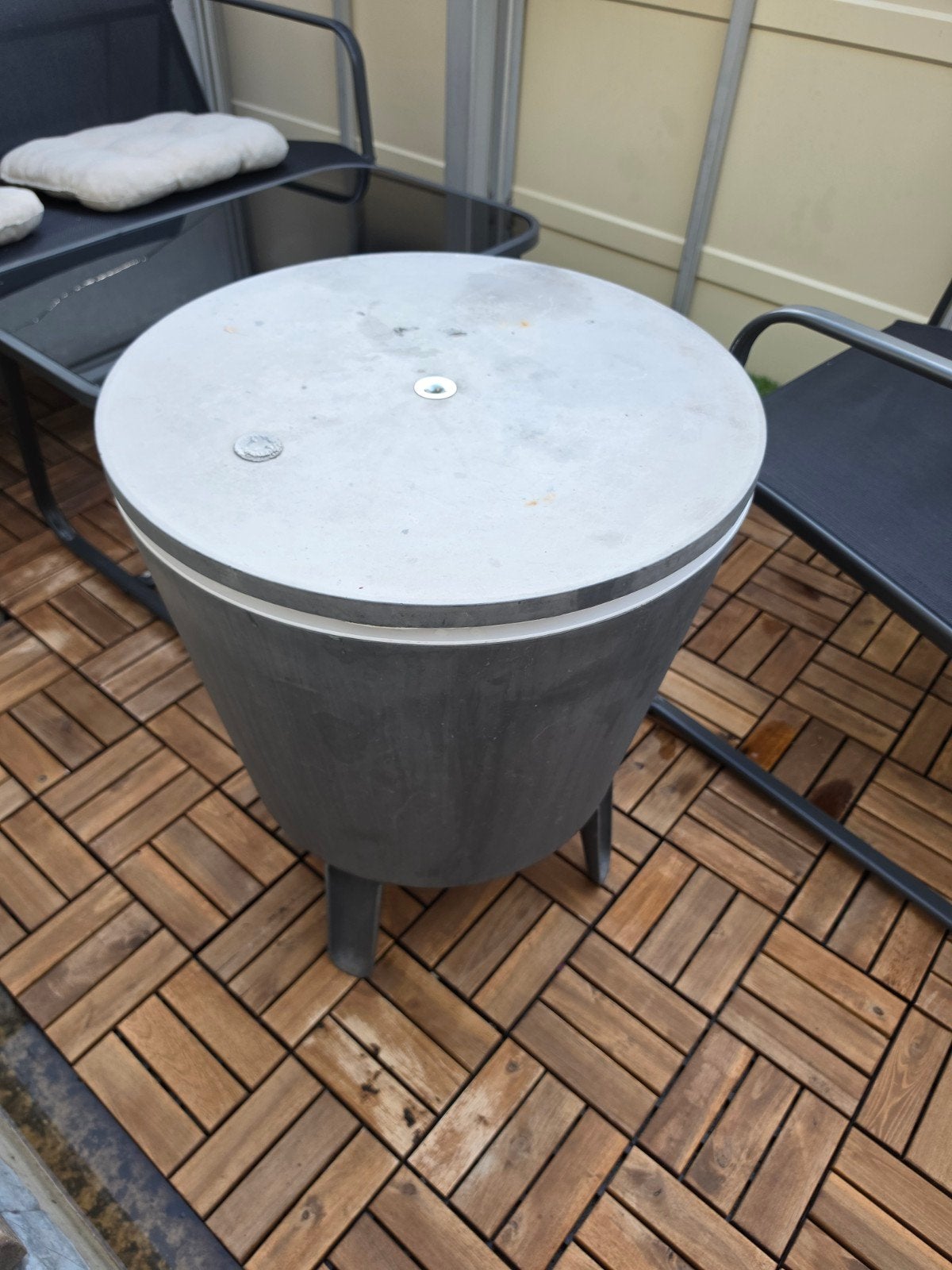 Tafel met koelfunctie - Ideaal voor drankjes!, Ophalen of Verzenden, Gebruikt, Rond, Kunststof