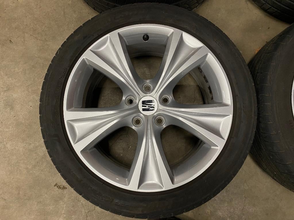 Diversen 17 inch originele velgen + zomerbanden Seat Leon, Gebruikt, Banden en Velgen, 17 inch, Ophalen of Verzenden