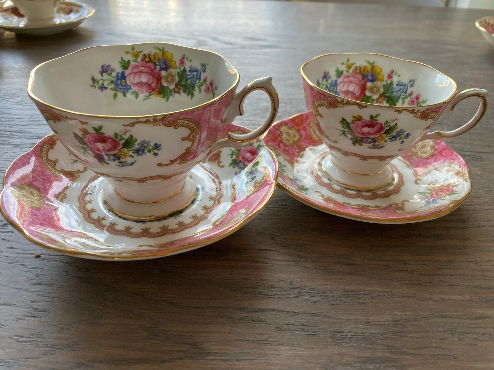 Royal Albert Lady Carlyle theekopjes met schotels, Ophalen of Verzenden