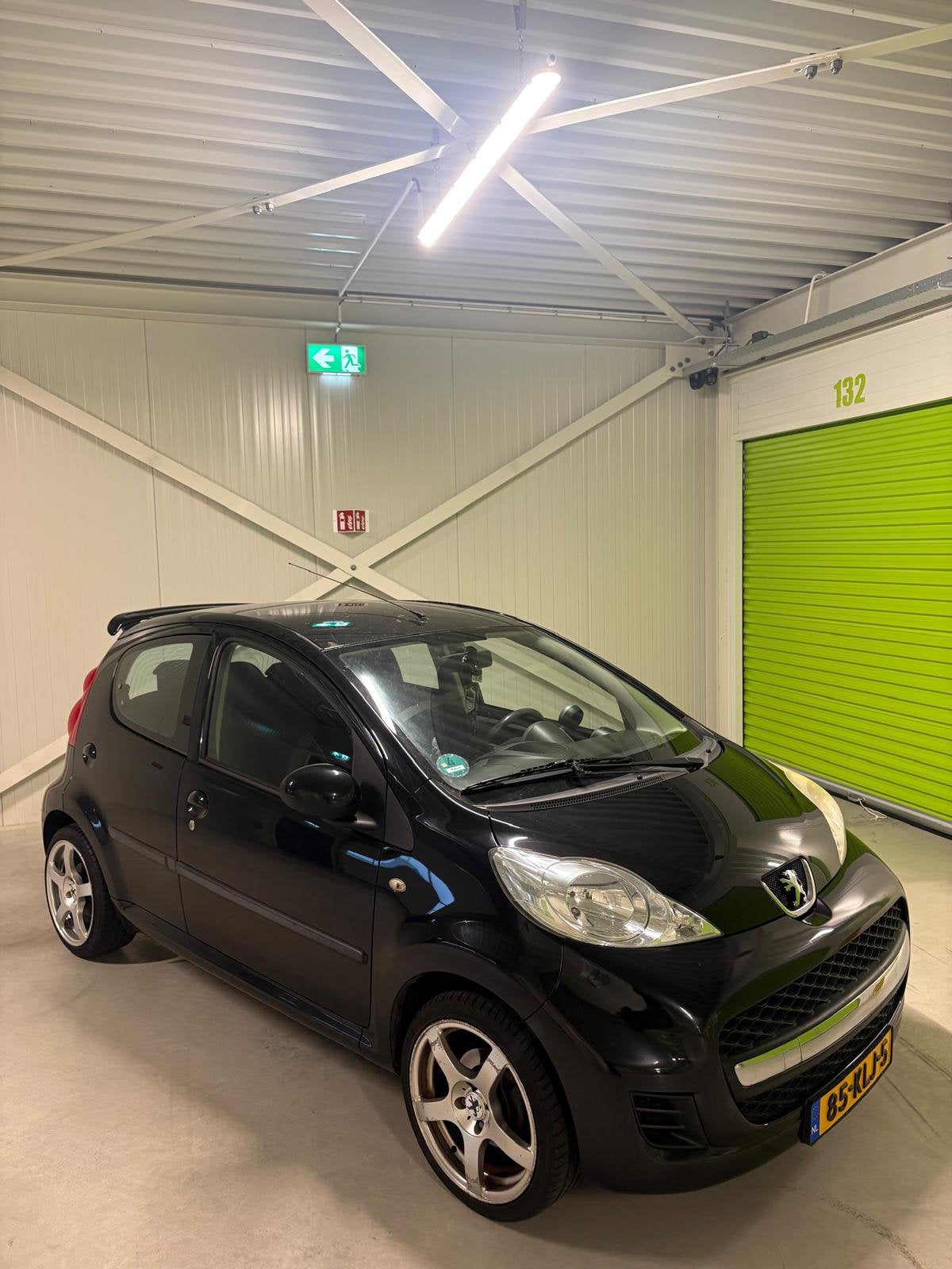 Peugeot 107 1.0 12V 5DR 2010 Zwart, Voorwielaandrijving, Stof, Zwart, 4 stoelen