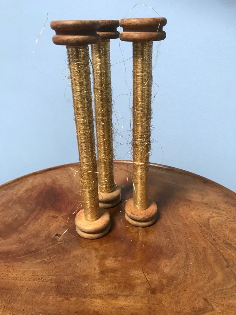 Drie antieke klossen met gouddraad., Antiek en Kunst, Ophalen of Verzenden