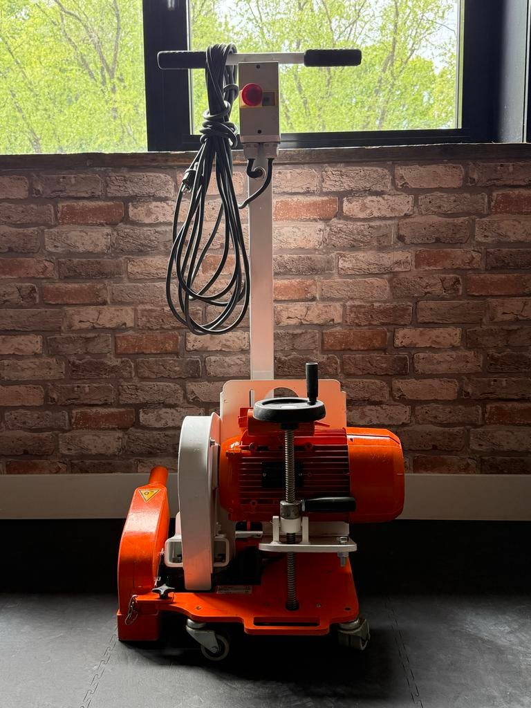 Floor IQ Vloerverwarmingsfreesmachine met stofzuiger, Ophalen, Zo goed als nieuw