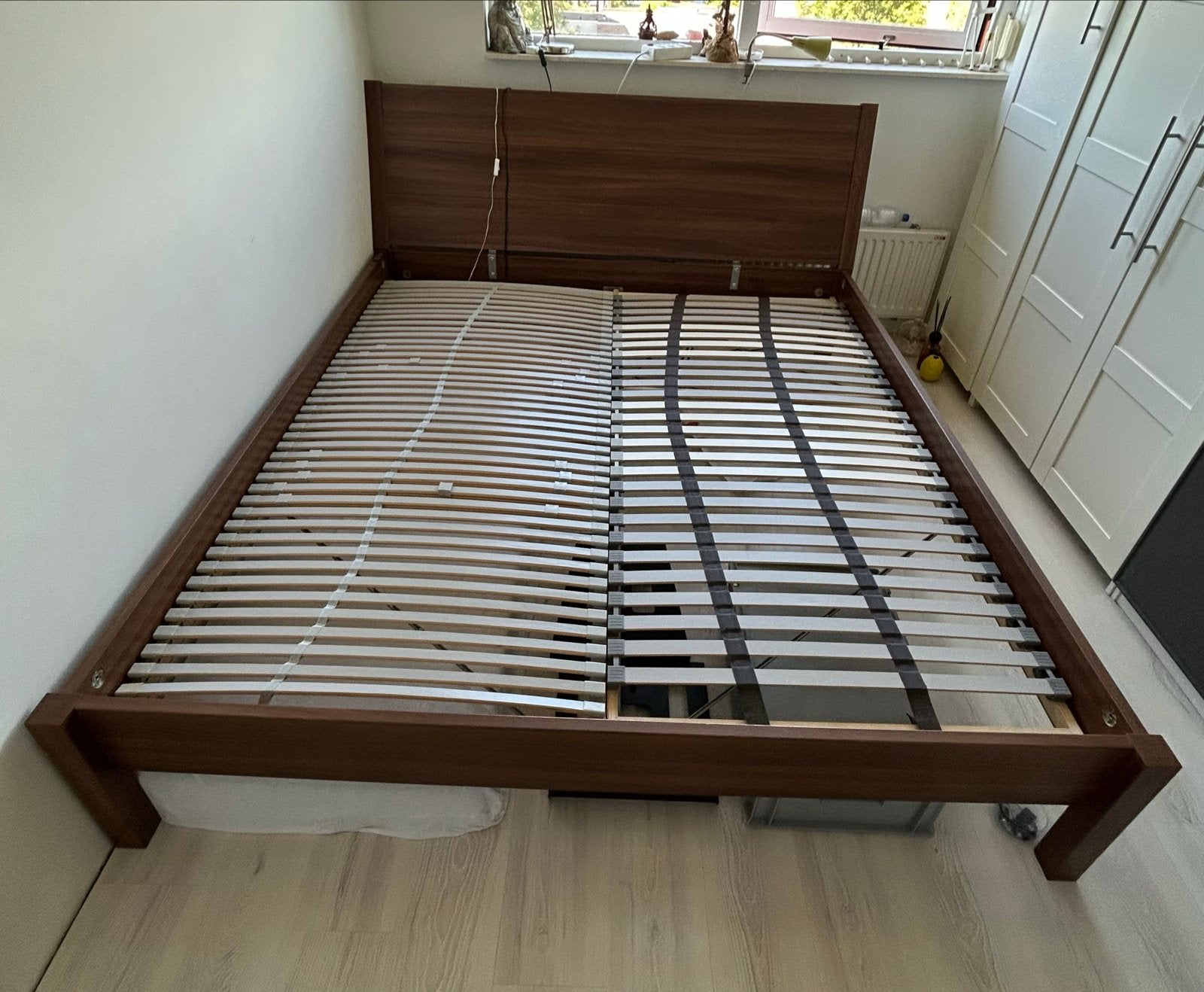 IKEA Tweepersoonsbed met lattenbodems (LÖNSET), Ophalen, Bruin, Tweepersoons, 200 cm